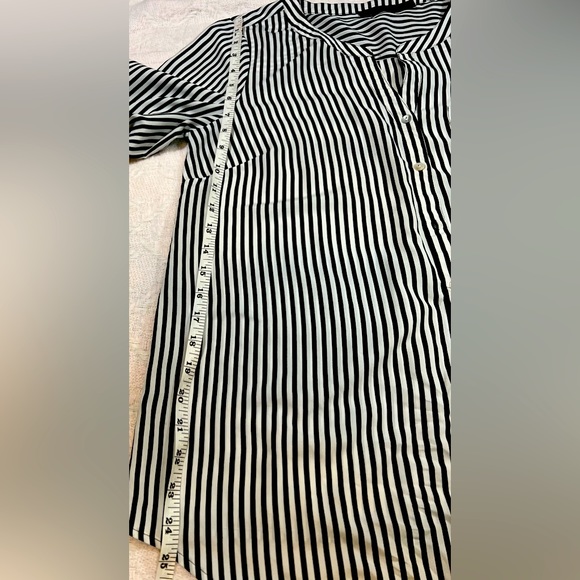 🌺The Limited B&W Blouse🌸🌺 - Picture 6 of 13